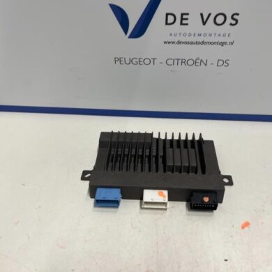 Peugeot 3008 1.2 12V PureTech Hybrid 48V Radio versterker 2022 9825899680