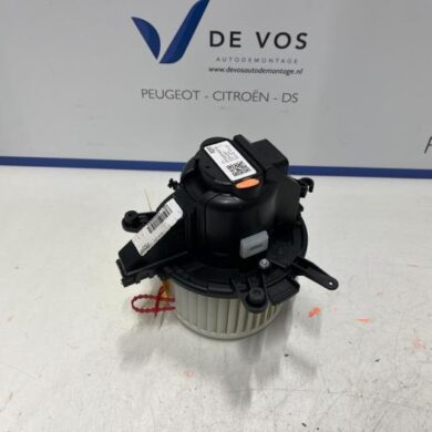 Peugeot 5008  Heating and ventilation fan motor 2022 9821292180