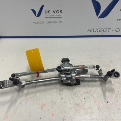 Peugeot 3008 1.2 12V PureTech Hybrid 48V Front wiper motor 2022 9824762480