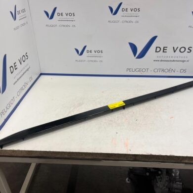 Peugeot 308 1.5 Blue HDi 130 16V Zijskirt links 2021 983601941T