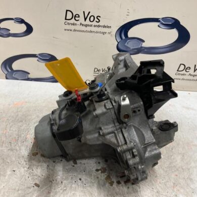 Peugeot 2008 1.2 Vti 12V PureTech Versnellingsbak HMR 2018 9822715380-1622961580 20A705