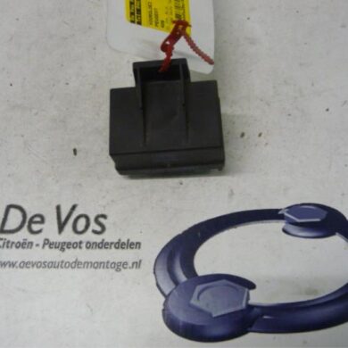 Peugeot 406  Glow plug relay 1997 598143