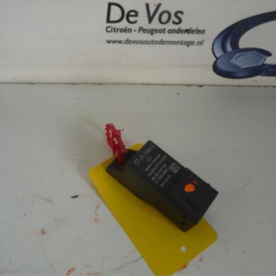 Citroen DS3  Glow plug relay 2015 9803299780