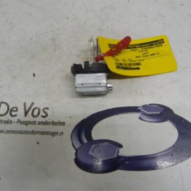 Peugeot 407 2.0 HDiF 16V Xenon bulb 2008 621696