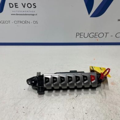 Peugeot 5008  Switch 2022 98249154DX