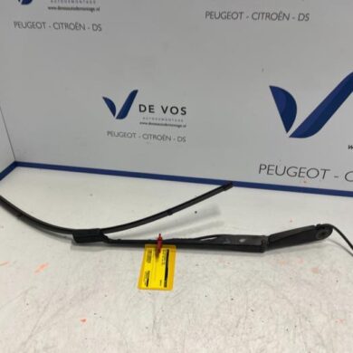 Peugeot 508  Front wiper arm 2021 9823606980
