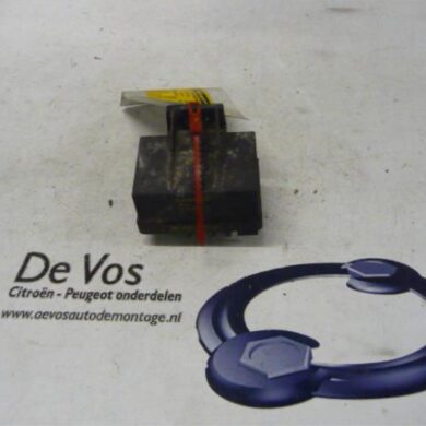 Citroen Xantia  Glow plug relay 1998 598119