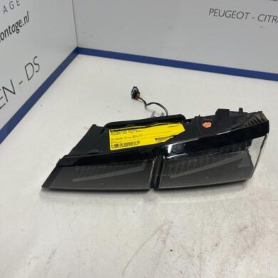 Peugeot 308 1.5 Blue HDi 130 16V Taillight, right 2021 9835300380