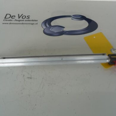 Peugeot 307 2.0 16V Convertible roof gas strut 2005 8446J6