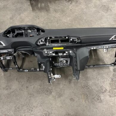 Peugeot 3008 1.2 12V PureTech Hybrid 48V Armaturenbrett 2022 16180454ZD