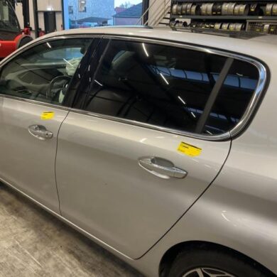 Peugeot 308 1.2 12V e-THP PureTech 130 Tür 4-türig links hinten 2014 9802165680