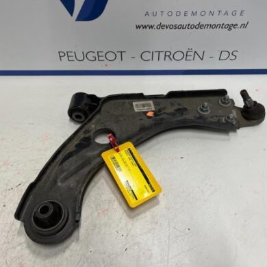 Peugeot 3008 1.2 12V PureTech Hybrid 48V Front wishbone, right 2022 9820081280