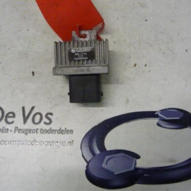 Peugeot 206  Glow plug relay 2006 598140
