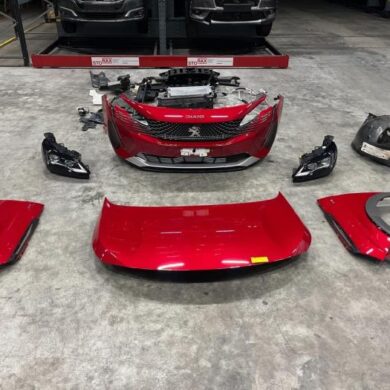 Peugeot 3008 1.2 12V PureTech Hybrid 48V Front end, complete 2022