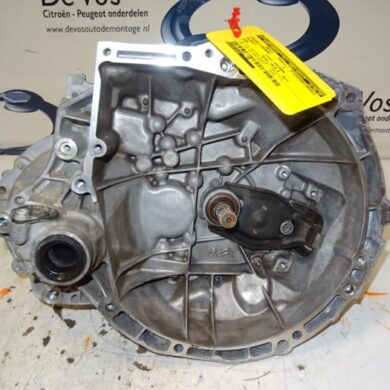 Peugeot 2008 1.2 Vti 12V PureTech 82 Versnellingsbak HM01-HMZHM01 2015 1607893880-1607894080 20A612