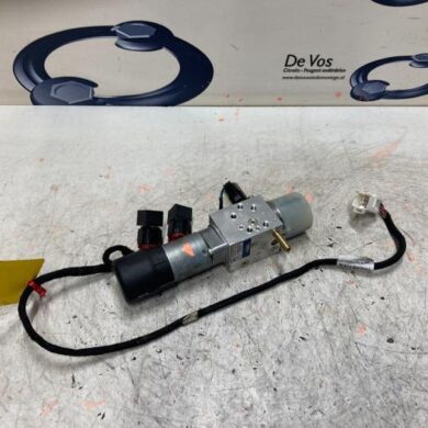 Peugeot 206 2.0 16V Convertible motor 2003 8446G0