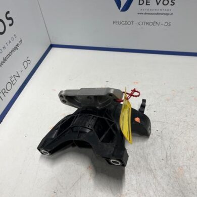 Peugeot Partner 1.5 BlueHDi 100 Engine mount YHT 2024 9820297580