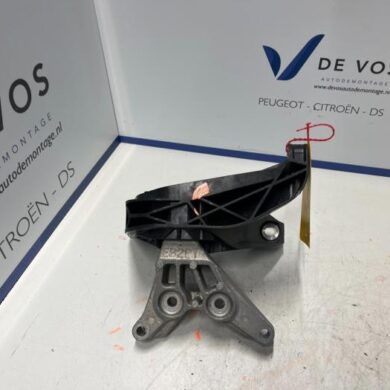 Peugeot 308 1.2 PureTech Hybrid 136 Engine mount HN09 2022 9809162280
