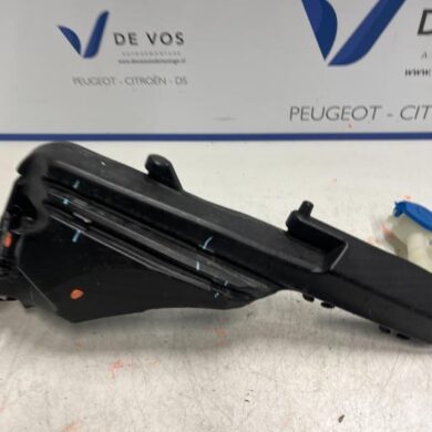 Peugeot 308 1.2 12V PureTech 130 Front windscreen washer reservoir 2021 9843214980