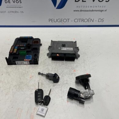 Peugeot 308 1.2 12V e-THP PureTech 130 Engine management computer HNY 2017 9818160080-1623126180-1628936280