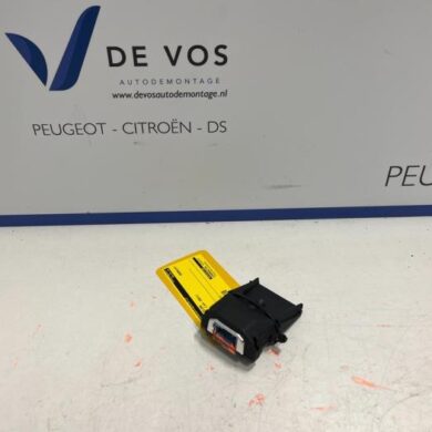 Peugeot 5008  Front camera 2021 9835221380