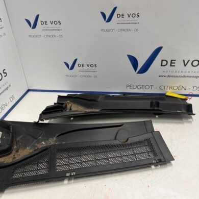 Peugeot 308 1.2 12V PureTech 130 Cowl top grille 2021 9830565680-9831551280