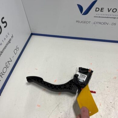 Peugeot 308 1.2 12V e-THP PureTech 130 Accelerator pedal 2017 9674829180