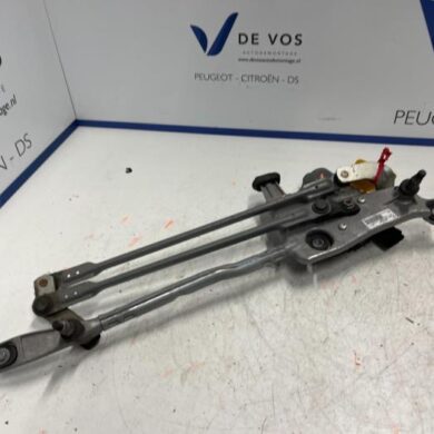 Peugeot 308 1.2 12V e-THP PureTech 130 Front wiper motor 2017 9810327980