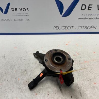 Peugeot 208 1.5 BlueHDi 100 Fusee rechts-voor 2020 9826877980