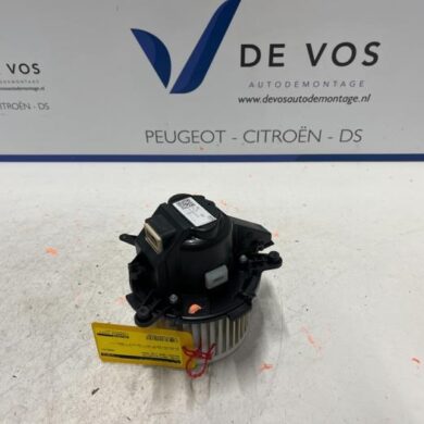 Peugeot 3008 1.2 12V PureTech Hybrid 48V Kachel Ventilatiemotor 2023 9821292180
