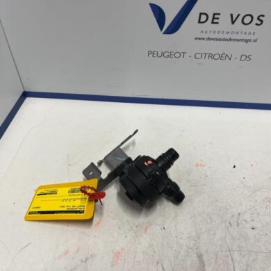 Peugeot 408 1.6 16V HYbrid 225 Extra waterpomp 2023 9823813380