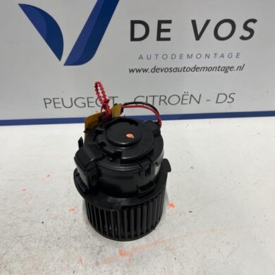 Peugeot 308 1.2 PureTech Hybrid 136 Heating and ventilation fan motor 2022 9837609380