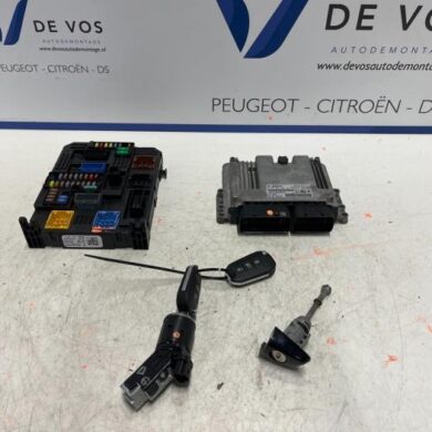 Peugeot 208  Engine management computer YHY 2020 9833749880-1659553480-1640420480