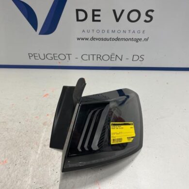 Peugeot 3008 1.2 12V PureTech Hybrid 48V Rücklicht rechts 2023 9836231180