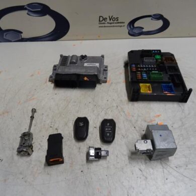 Peugeot 508  Engine management computer AHRAH01 2015 1610093080-1617408280-1613824180