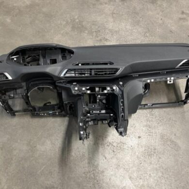 Peugeot 3008 1.2 12V PureTech Hybrid 48V Armaturenbrett 2023 16180453ZD