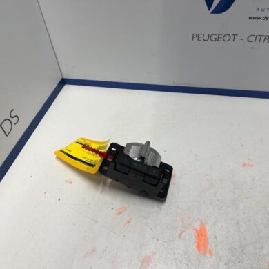 Peugeot 3008 1.2 12V PureTech Hybrid 48V Gear stick 2023 98440959ZD 20F99A