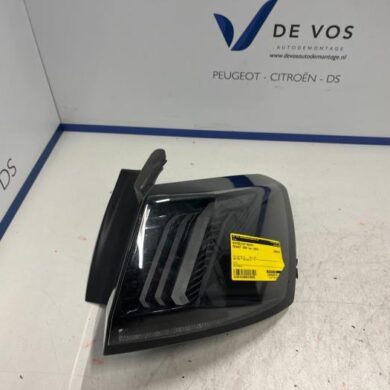 Peugeot 3008 1.2 12V PureTech Hybrid 48V Achterlicht rechts 2022 9836231180