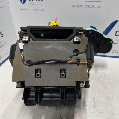 Peugeot 308 1.2 PureTech Hybrid 136 Heater housing 2022 9837588380