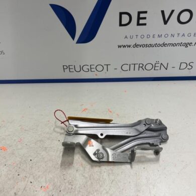Peugeot 3008 1.2 12V PureTech Hybrid 48V Motorhaube Scharnier 2023 9814188880