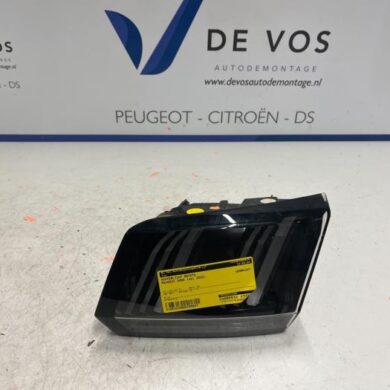 Peugeot 3008 1.2 12V PureTech Hybrid 48V Achterlicht rechts 2022 9836231380