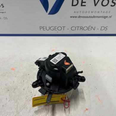 Peugeot 3008 1.2 12V PureTech Hybrid 48V Kachel Ventilatiemotor 2022 9821292180