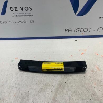 Opel Crossland X  Extra Remlicht midden 2020 39037080