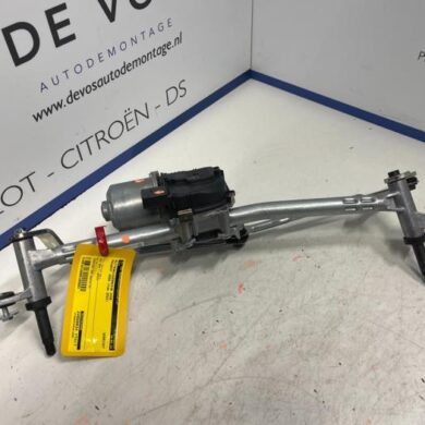 Peugeot 3008 1.2 12V PureTech Hybrid 48V Front wiper motor 2023 9824762480