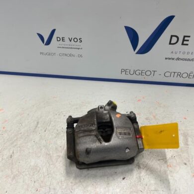 Peugeot 408 1.6 16V HYbrid 225 Remklauw (Tang) links-voor 5G06 2023 1612372280