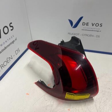 Peugeot 2008 1.2 Vti 12V PureTech 82 Achterlicht links 2017 9814747880-9826730480