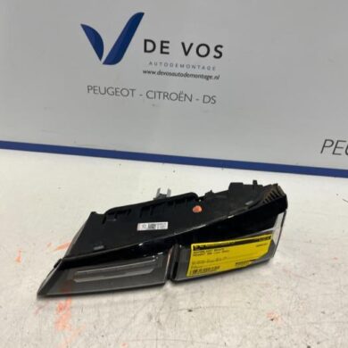Peugeot 308 1.2 PureTech Hybrid 136 Taillight, right 2022 9835300580