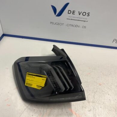 Peugeot 3008 1.2 12V PureTech Hybrid 48V Taillight, left 2022 9836231280