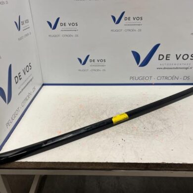 Peugeot 2008 1.2 VTi 12V PureTech 130 Dachreling rechts 2022 98257240XY