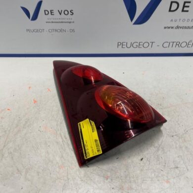 Peugeot 107 1.0 12V Achterlicht links 2013 1607990580